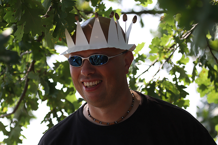 Król w całej okazałości z koroną przyozdobioną w klejnoty :P­ Foto Lucjan Fizia
