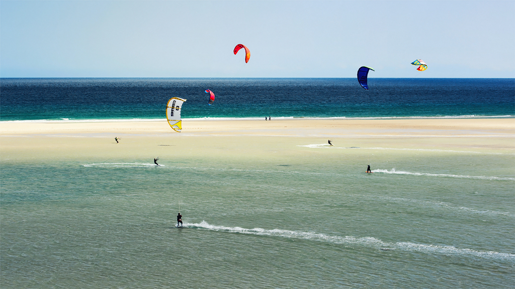 Kitesurferzy na Lagunie Sotavento