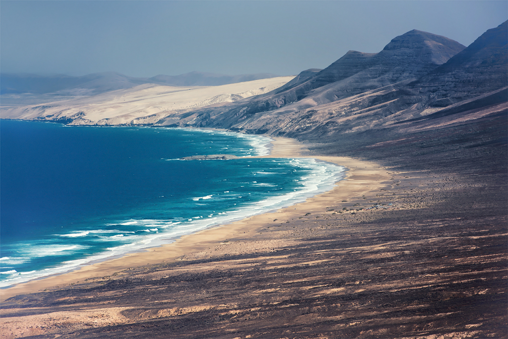 Playa de Cofete widziana z punktu widokowego Punto de vista sobre puerto de montaña