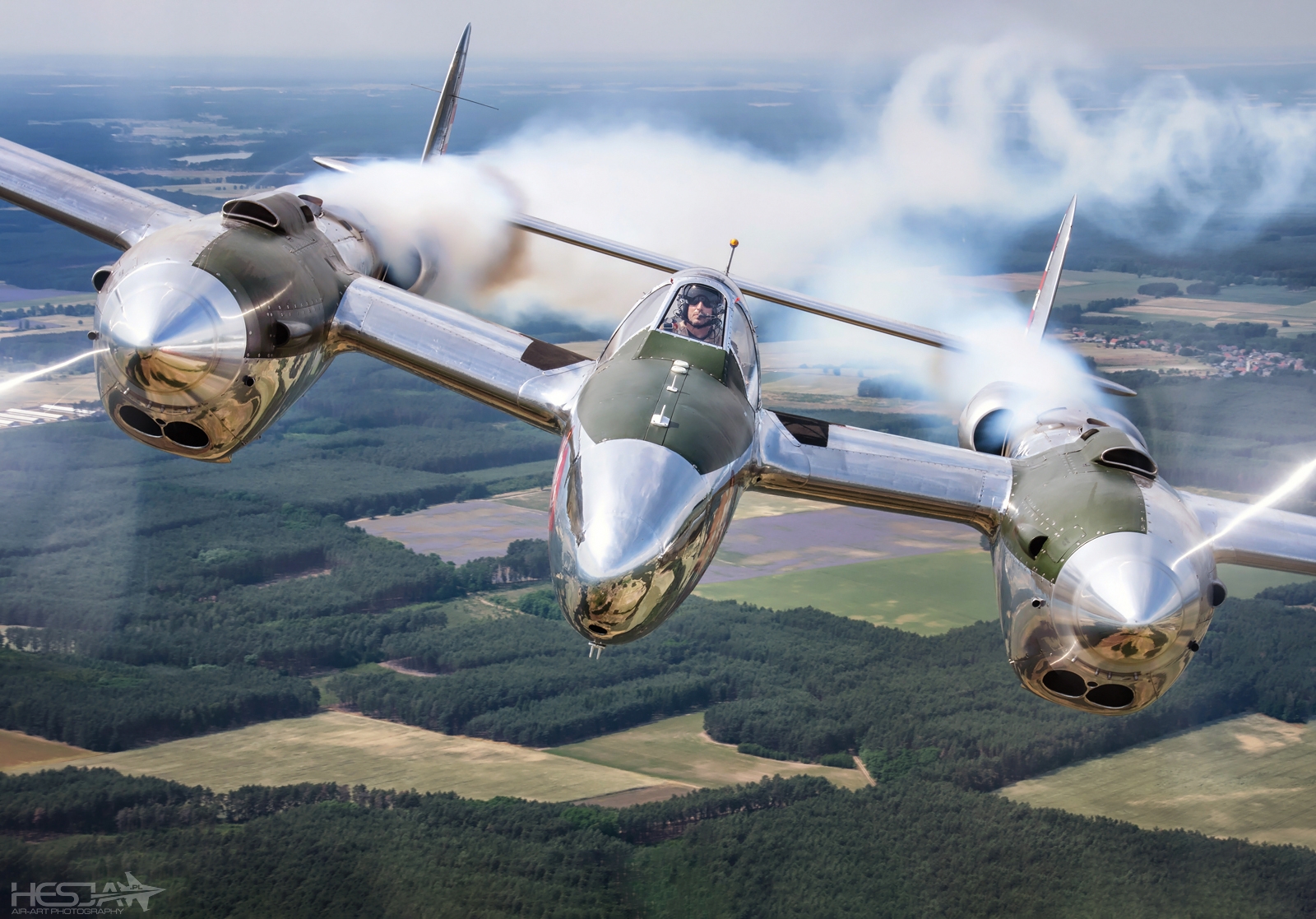 Kwiecień/April 20.06.2021, Air-to-Air Meeting 16. The Flying Bulls Lockheed P-38 Lightning. Pilot Raimund RIEDMANN. Nikon D850. AF-S Nikkor 24-120 mm f/4G ED VR (55mm 1/50 f/18 ISO 64).