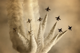 7 lipca 2012, Wielka Brytania, The Royal International Air Tattoo, Black Eagles na T-50 Golden Eagle